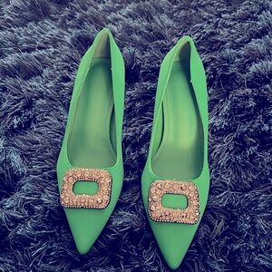 Brand new green elegant heel shoes